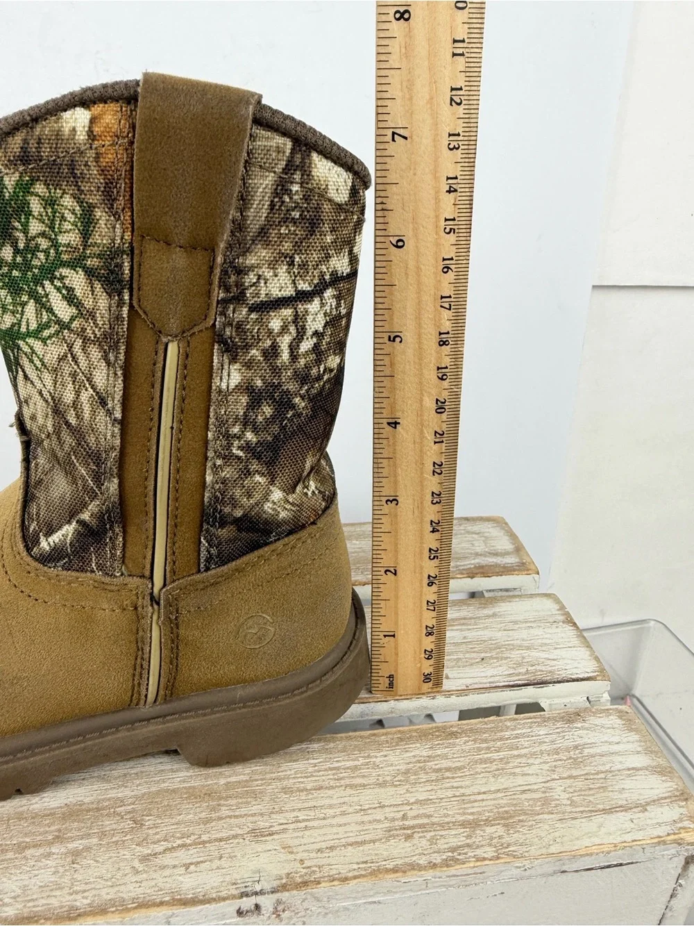 Magellan Outdoors Kids' Boone Realtree Edge boots tan faux-suede camo Sz 10D